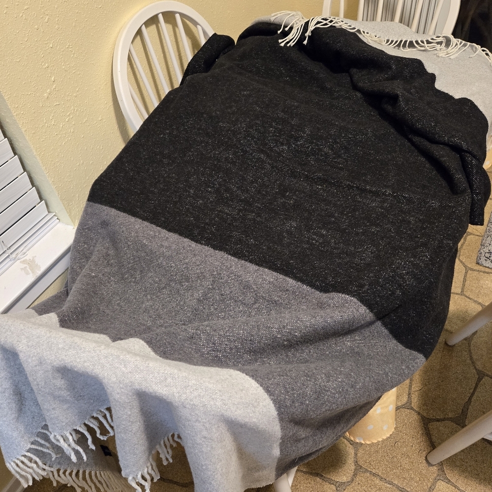 Sackcloth & Ashes Gray Throw Blanket 60x72" Italian - Picture 3 of 6